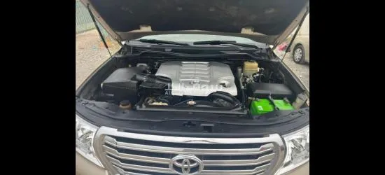 سيارة لاند كروزر2011 نظيفه بحالة الوكالة - 4