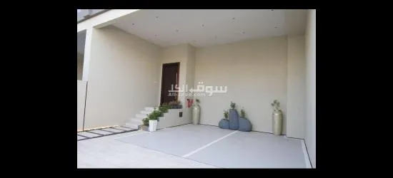 لبيع فله مكونه من 5 غرف موقع ممتاز - 5