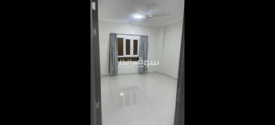 للايجار شقة نظيفة وممتازة في بناية سكنية جديدة في الخوض السادسة بالقرب من جامع حي المعرفة - 2