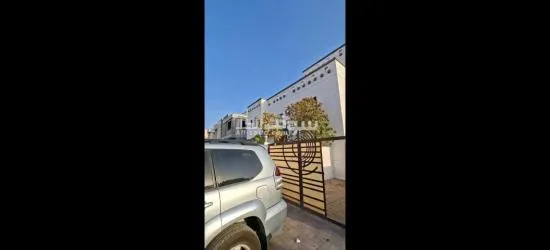 للايجار فيلا مؤثثة وممتازة وبموقع ممتاز بالقرب من مسجد جامع محمد الامين ومن محطة نفط عمان