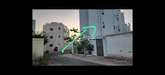 للايجار شقتين بمساحات واسعة في المعبيلة في شارع النور بالقرب من جامع الوهاب