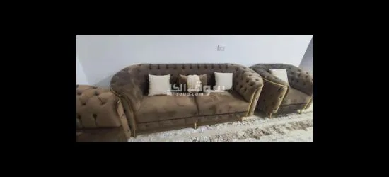 طقمين كنب فاخر مع كراسي وطاولات بحالة ممتازة - 2