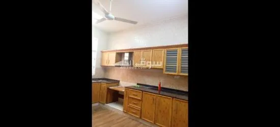 مطعم للبيع مع جميع اغراضه