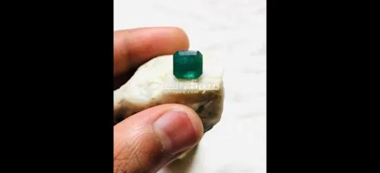 حجر زمرد زامبي طبيعي مع شهادة المختبر natural zambian emerald