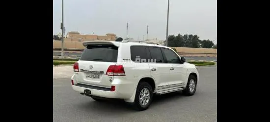 Toyota land cruiser v8 gxr 2011 made ,8cylinder